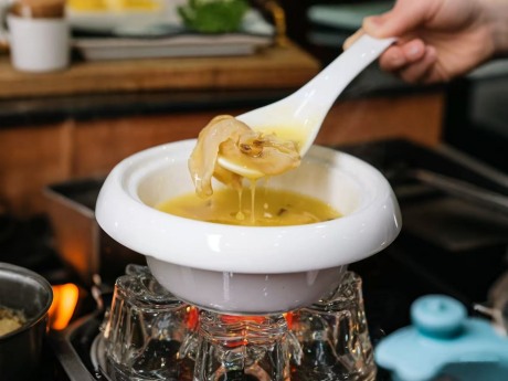 Ũ����ΰ�������޹�����ɫ��ϯ�ˣ�