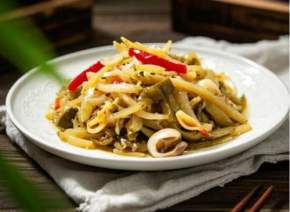 �ཷ�ƺ����ɶ�˽���˹���ɫ���ˣ�